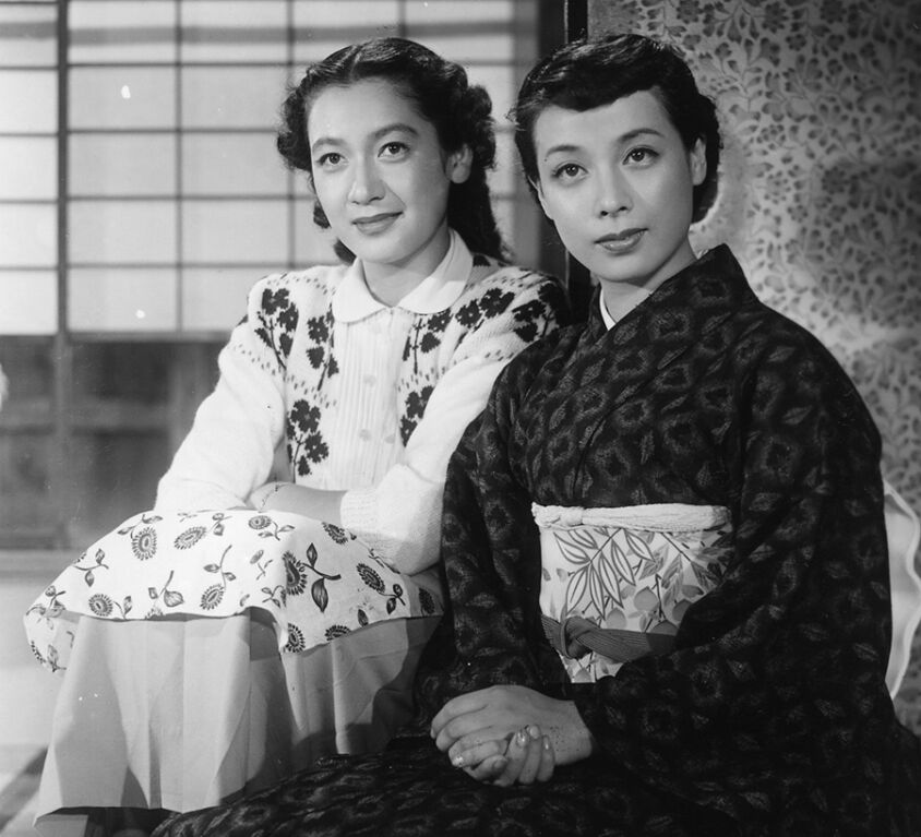 Setsuko_Hara_and_Chikage_Awashima_in_Bakushu_(1951) (1)